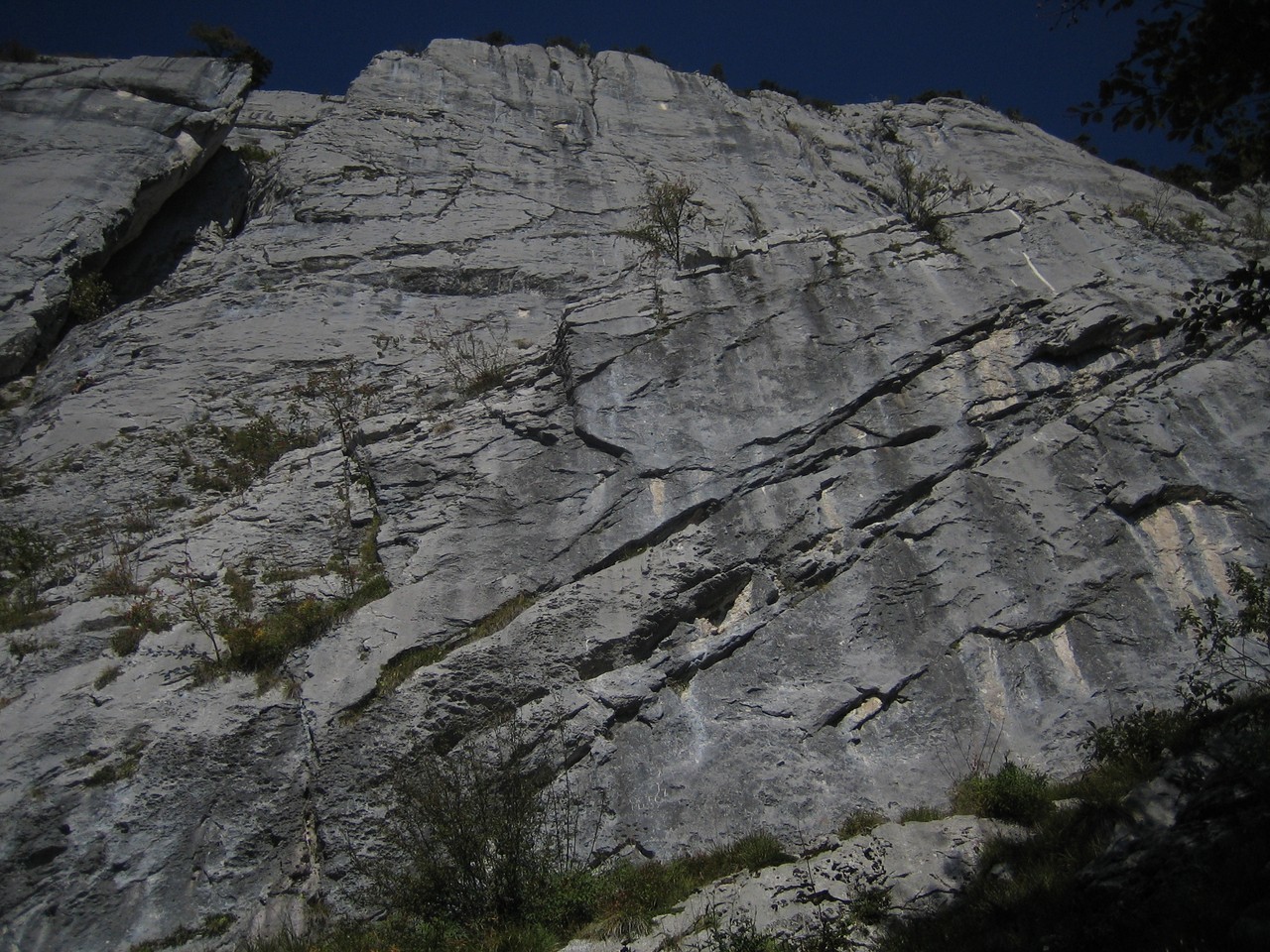 au pied du mur de L1