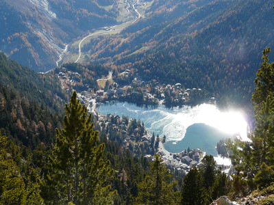 Champex et le lac qui commence à geler Champex et le lac qui commence à geler