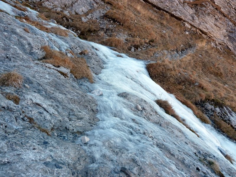 De la glace en bas de la combe W