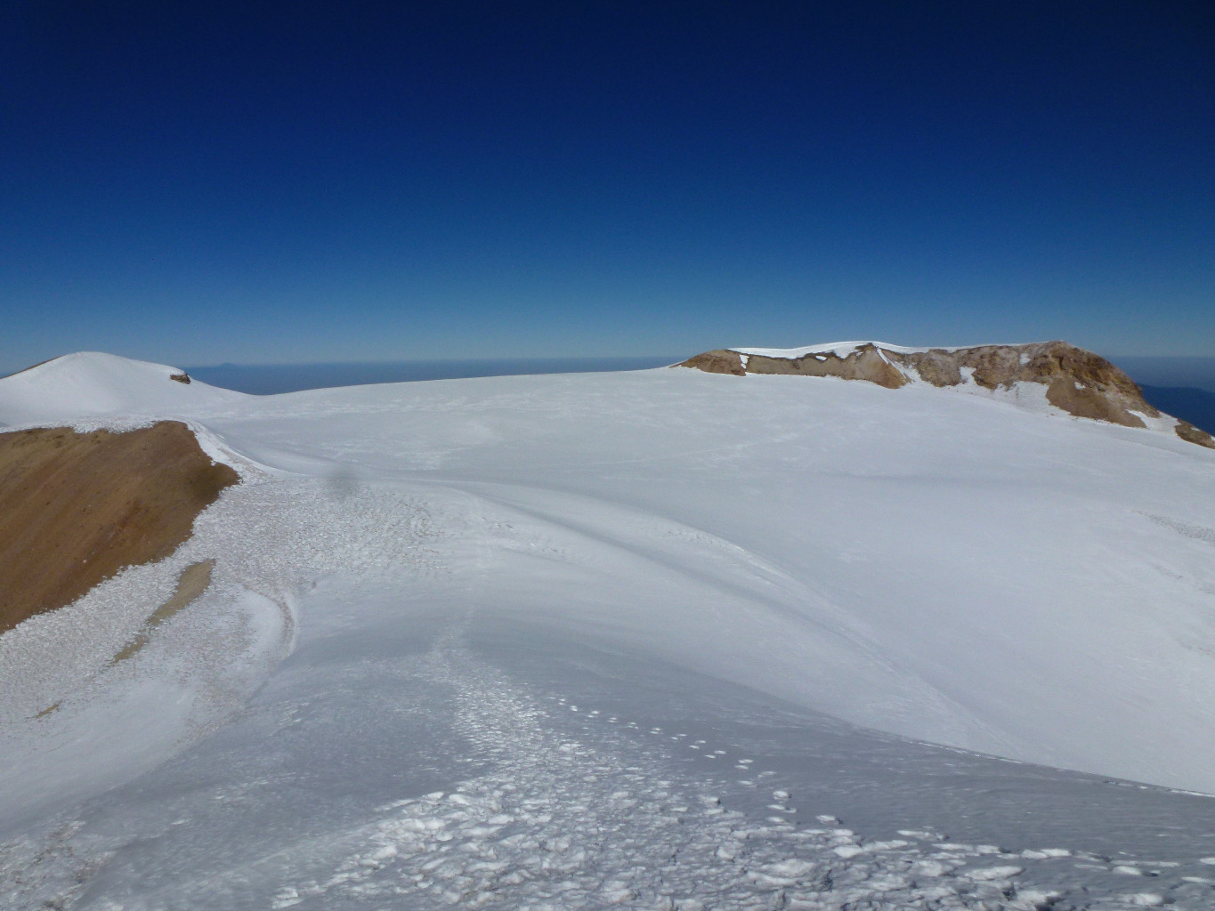 Vue sur le plateau glaciaire sommital et le Pecho Nord