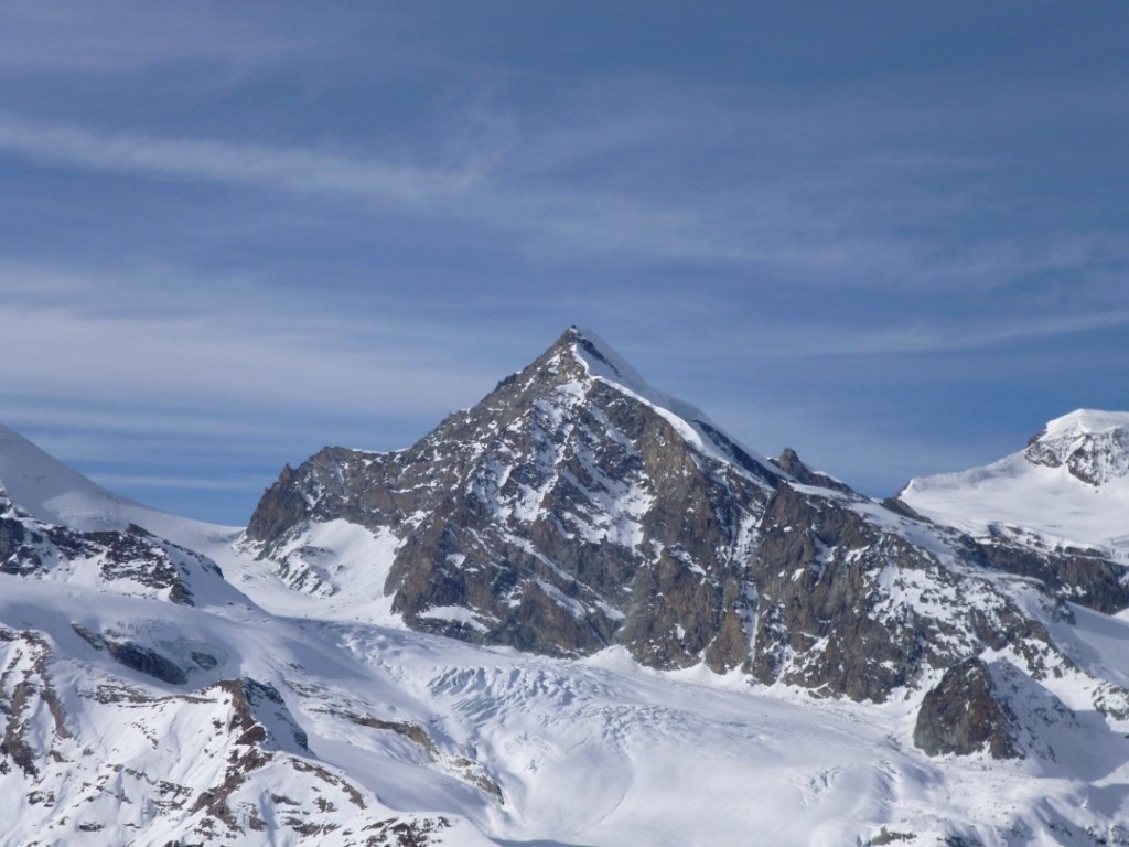 L'Allalin avec vue de profil à droite sa face N, Ze place where to be actuellement !