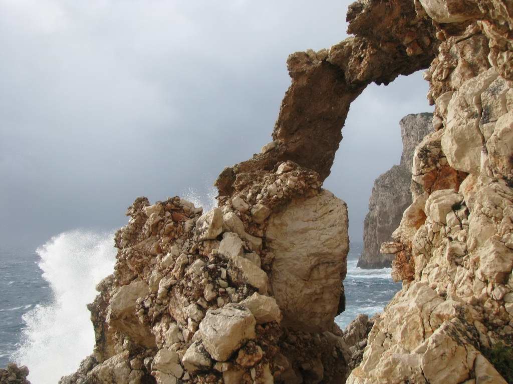 fermez la fenêtre avant la tempête!