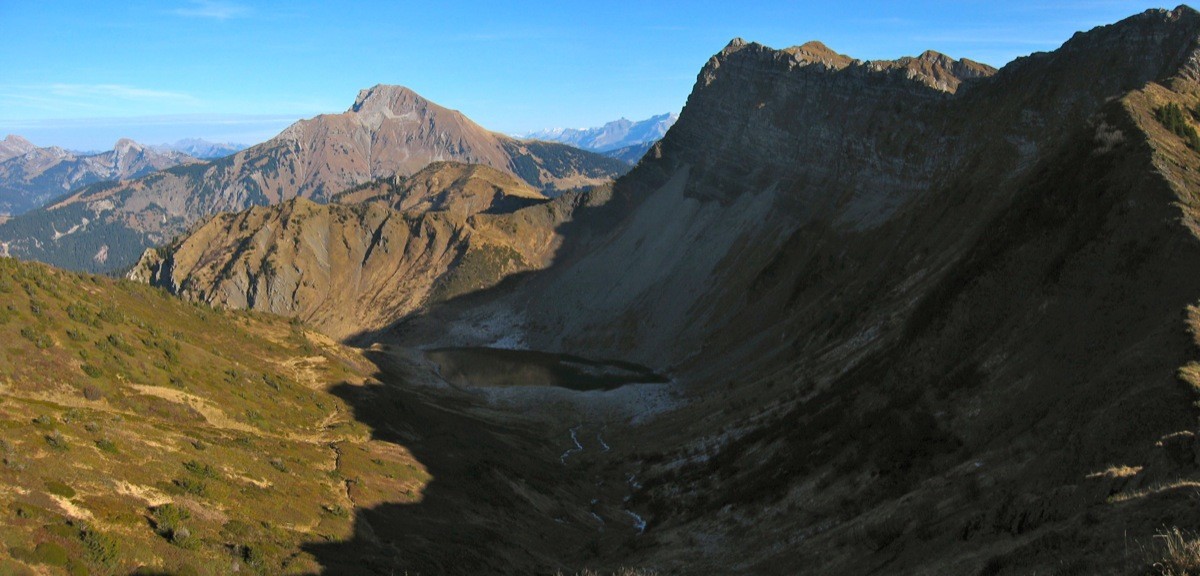 Le lac de Tavaneuse en partie gelé