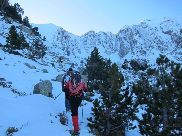 Les couloirs du cirque du Cambre d'Ase - Approche