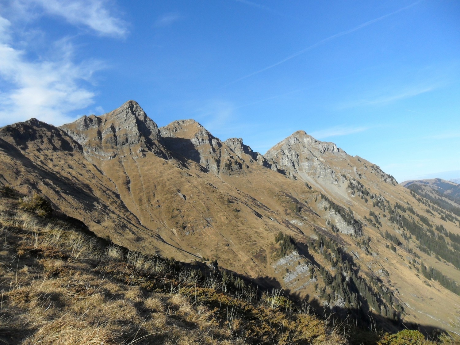 Cornebois, Bécor et Tête du Géant depuis le lac de Chésery
