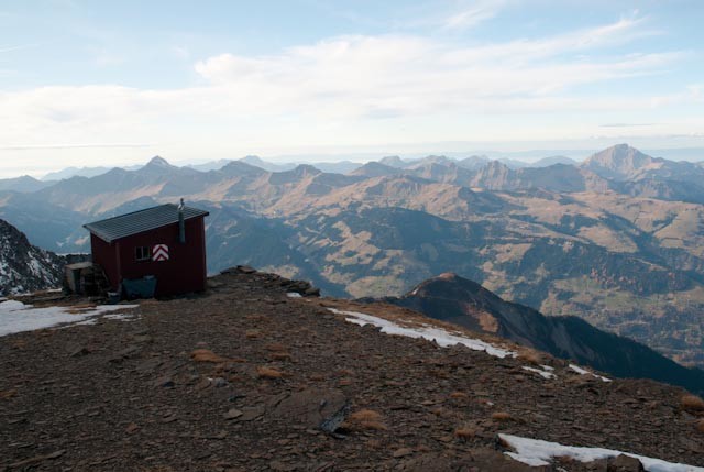 Le refuge de Chalin domine les Portes du soleil