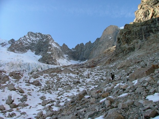 Au coeur du chaos, trop ou trop peu de neige, 300 m de dénivelé usant, Pte des Hirondelles à Petites Jorasses