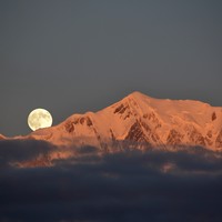 La Lune séjourne au refuge Vallot (Mont Blanc)