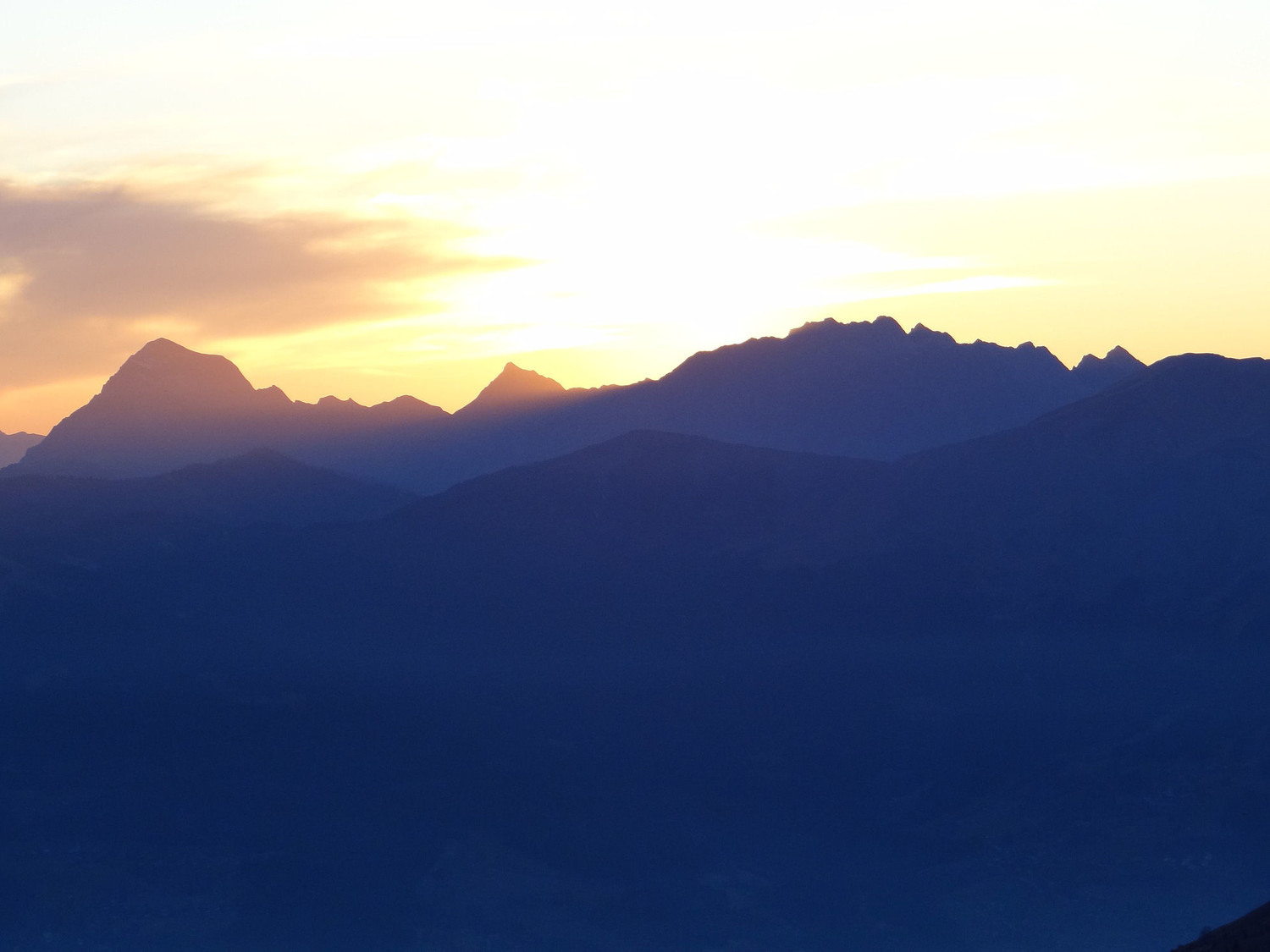 Le coucher derrière les Aravis