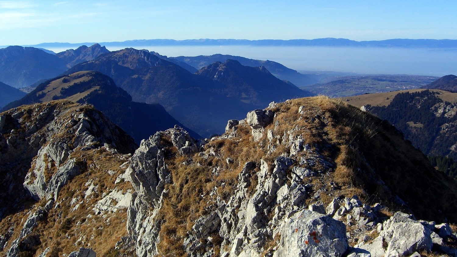 Mont Chauffé - brume sur le Léman