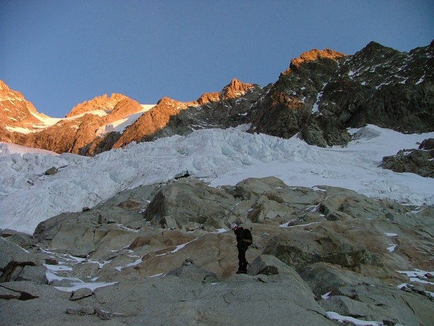 Aiguille de Leschaux, VN, montée vers le glacier de Fébrouze depuis le bivouac Gervasutti