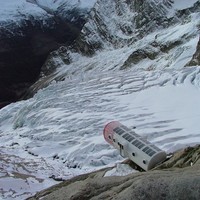 Bivouac Gervasutti perché au dessus du glacier de Fébrouze et du val Ferret
