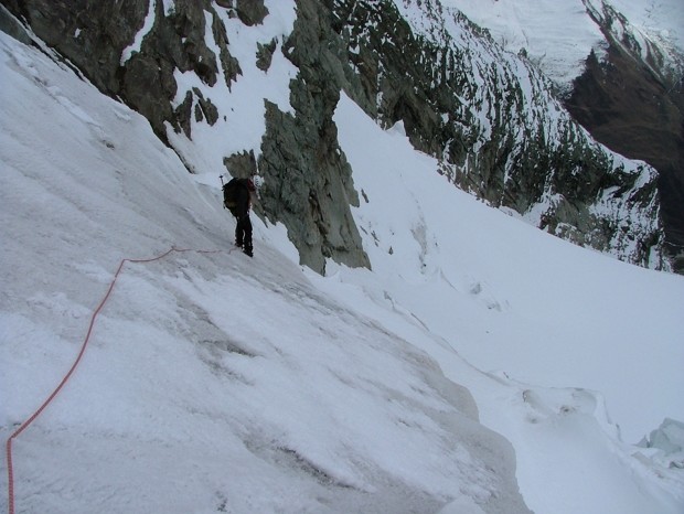 glacier de Fébrouze, dernière pente de glace avant de retrouver le glacier simple à parcourir, ça chauffe les cuisses !!!
