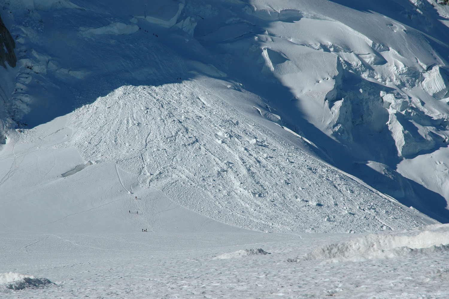 Mont Blanc du Tacul, face N, avalanche de sérac récente