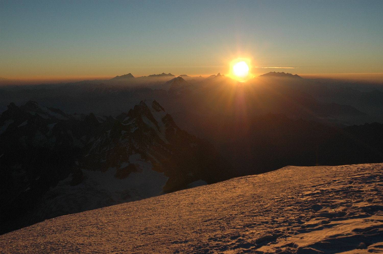 Lever de soleil dans les Alpes Pennines