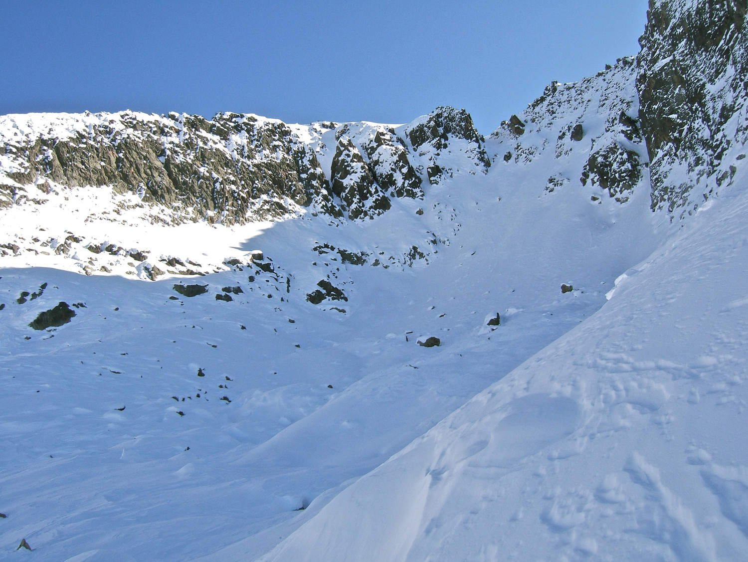 La combe NW du Mt Aver que l'on voit tout au fond à gauche.