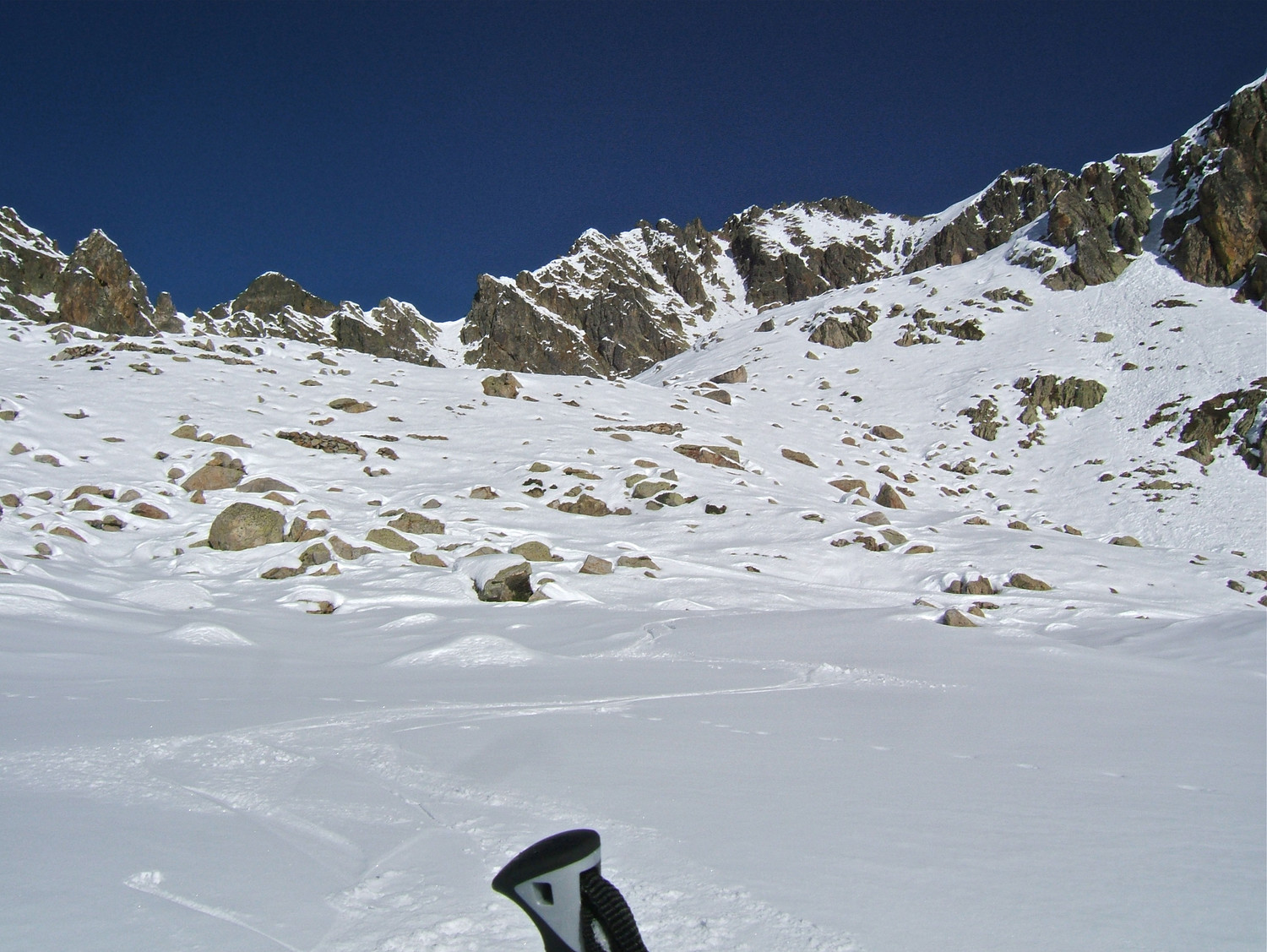 Le bas de la Combe NW en transfo et par endroit un peu de poudre.