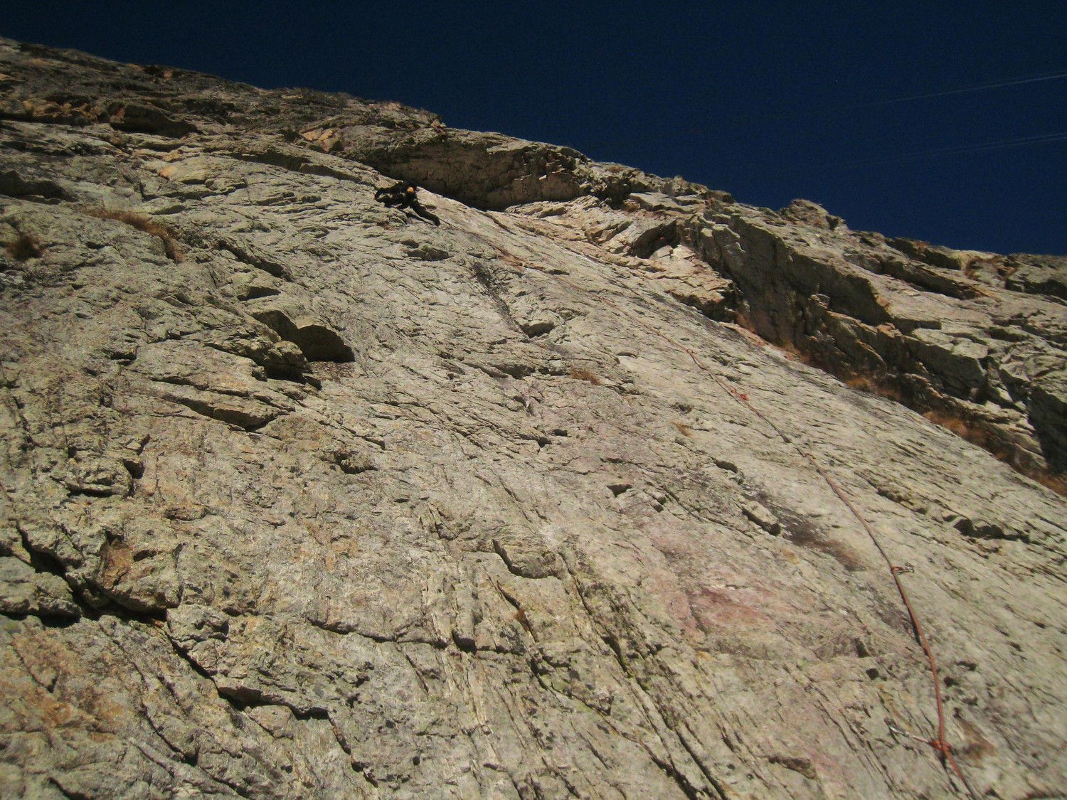 La superbe dalle raide de L2 sous le toit de Babylone