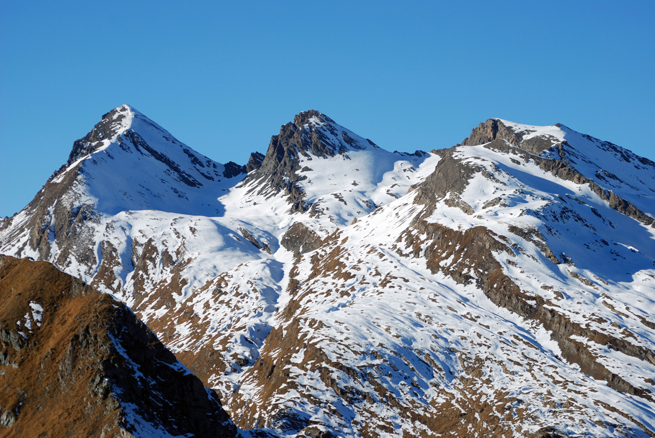 Gletscherhorn 3107 m Pizzo Predarossa 3083 m e Piz Mungiroi 3046 m dal Piz Maroz Dent 2599 m