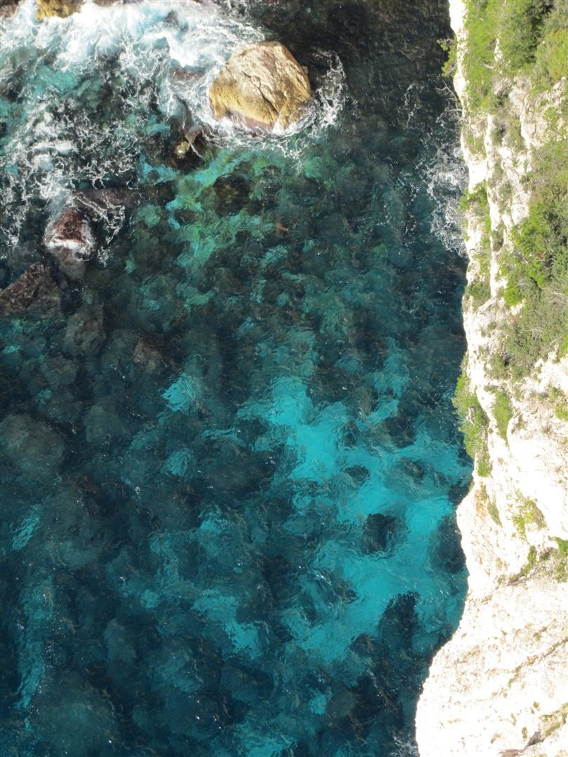 vue plongeante sur la calanque du Devenson depuis le relais de L7