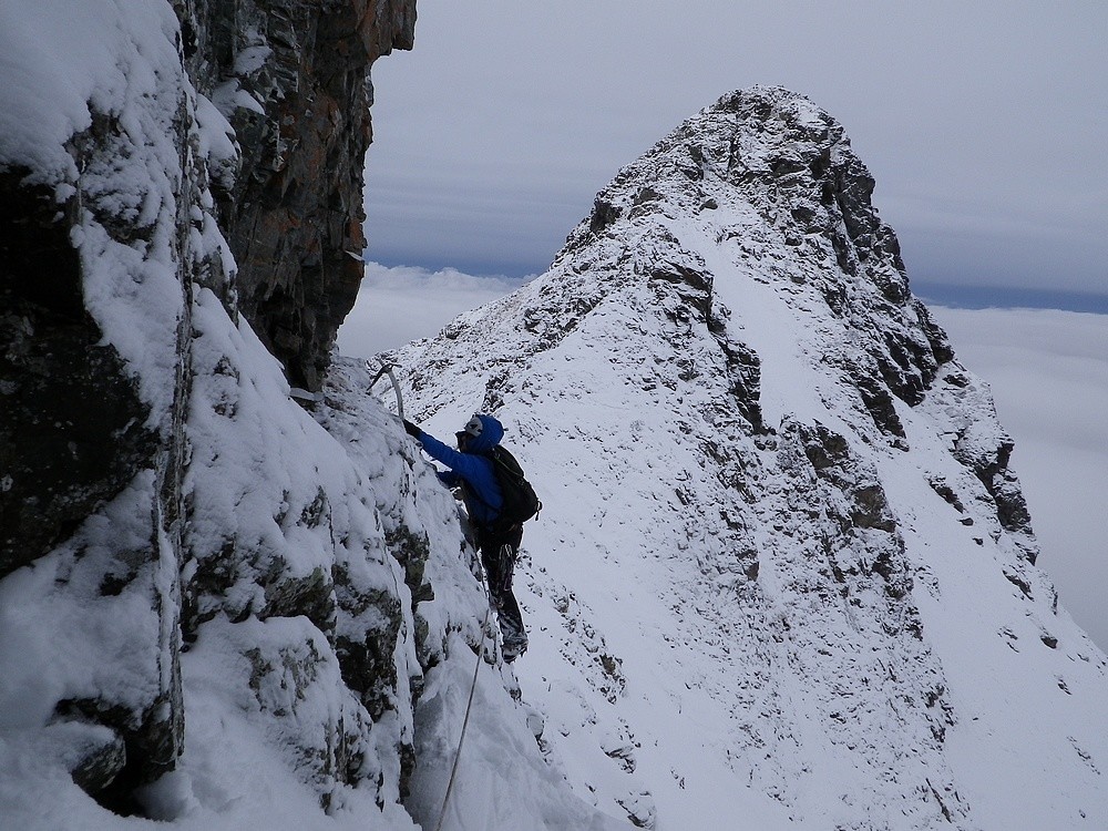 Arête N de la Grande Lance de Domène : Dans le contournement (par l'E) du premier gendarme raide. Un pas pls raide, la suite est très tranquille