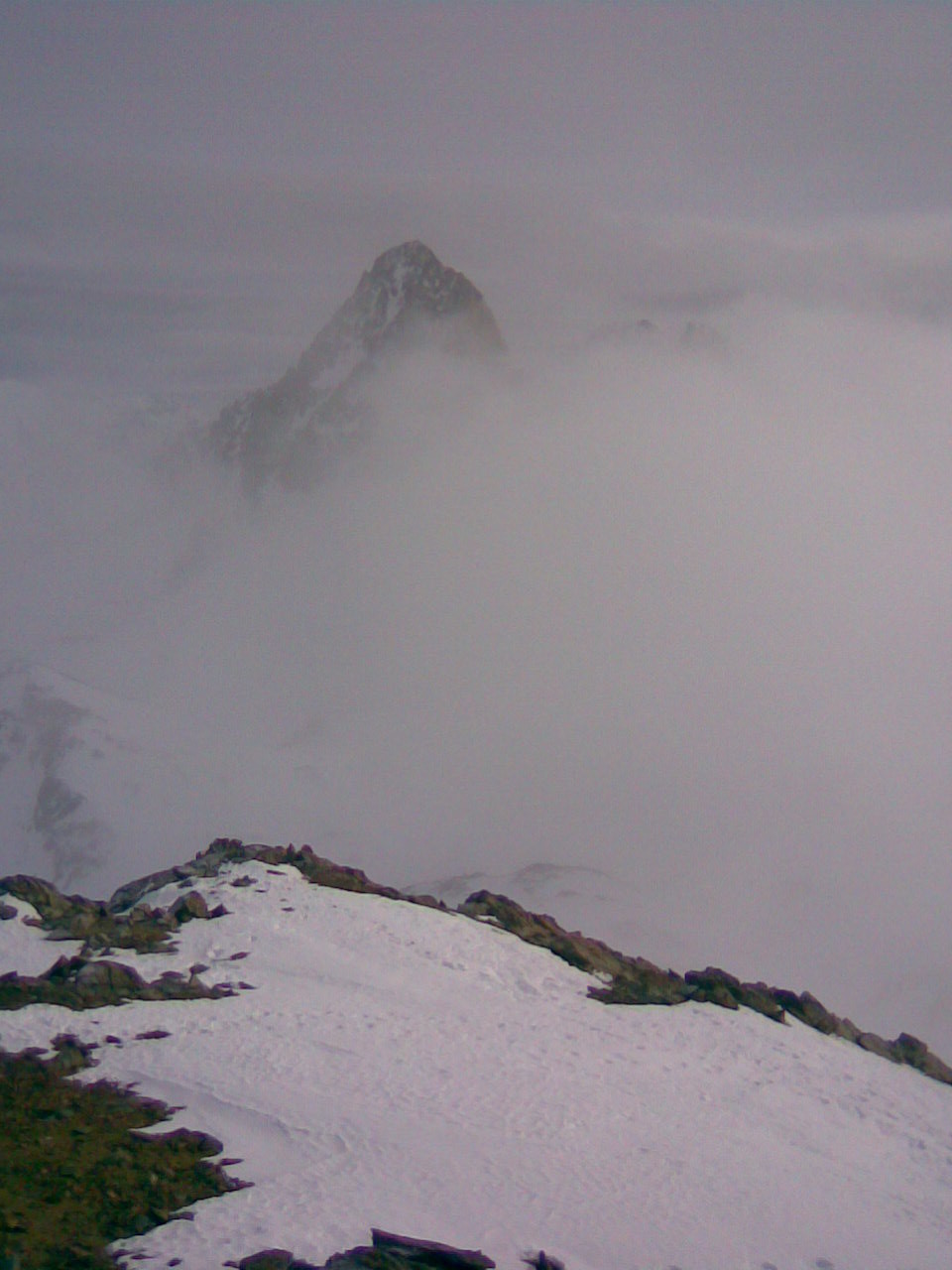Le pic du Thabor dans la brume