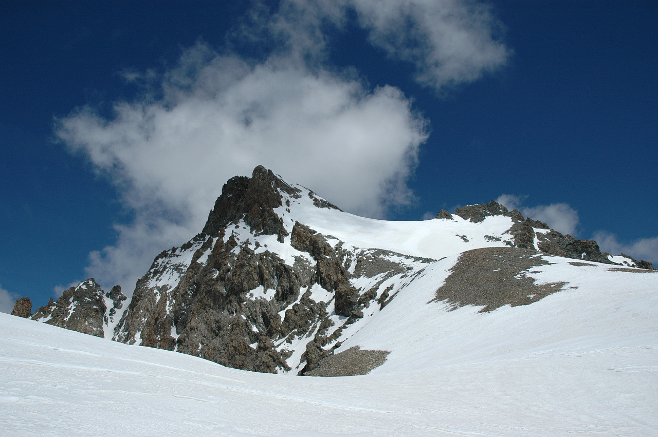 Versant sud du Pic Coolidge vu du plateau