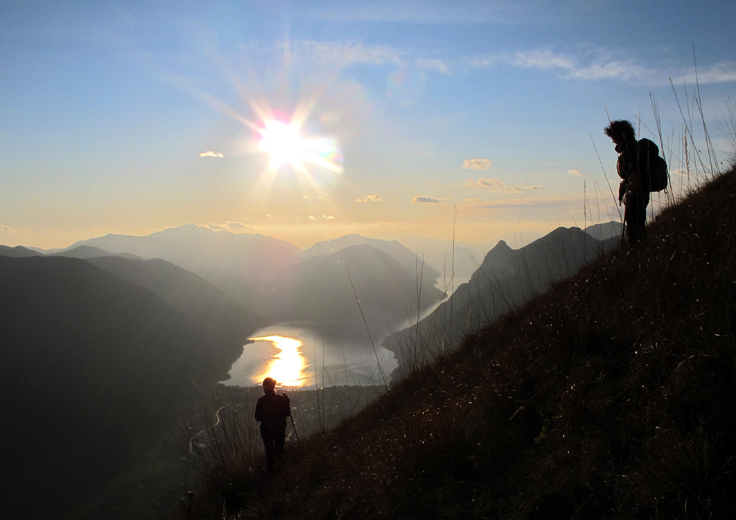 discesa dal Monte Pidaggia; controluce