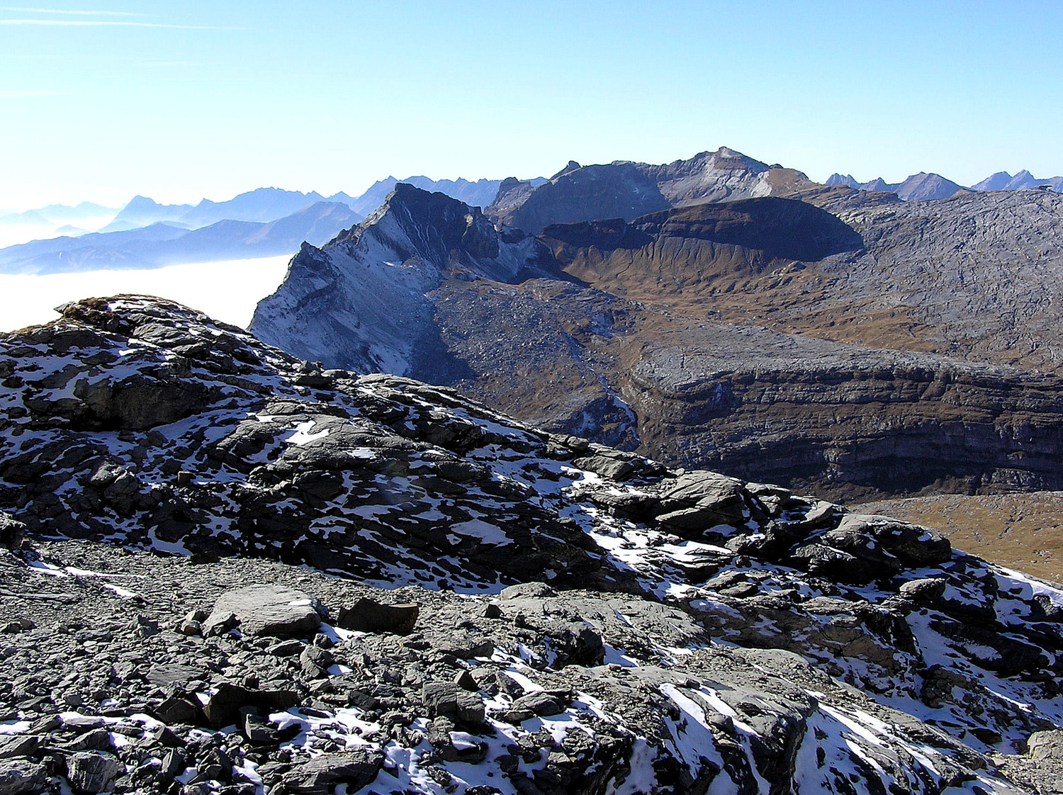 Vue depuis le sommet vers le col de Portette et la pointe de Platée