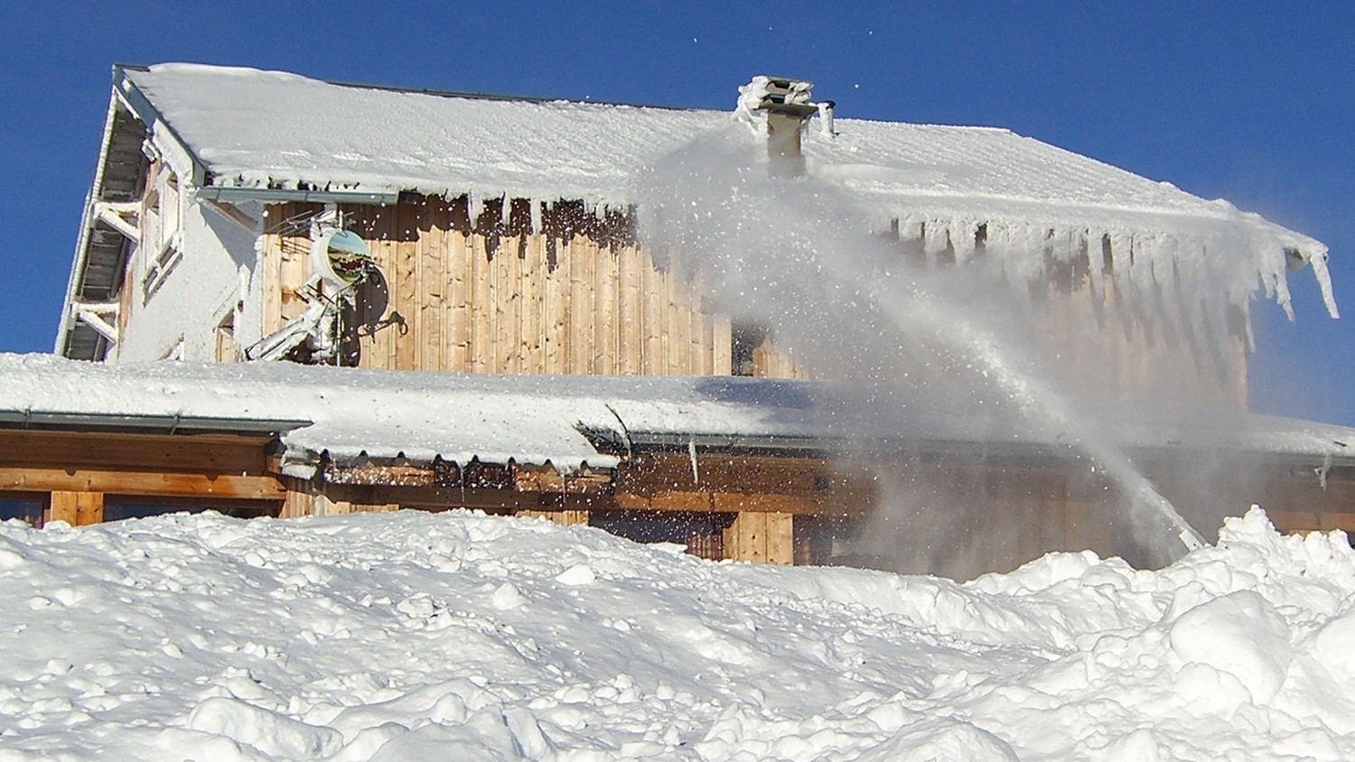 Col du Joly - canon à neige a grumeaux