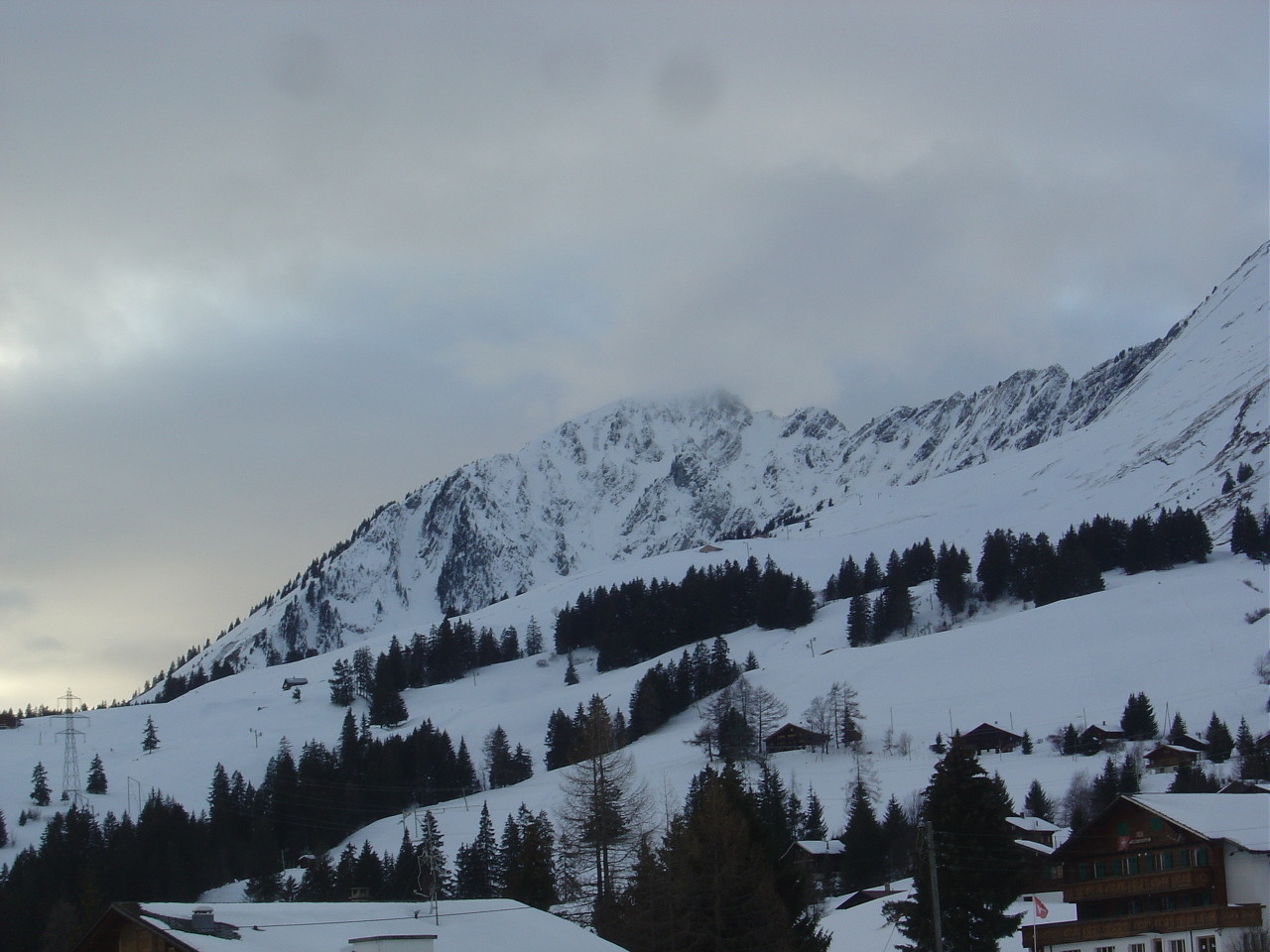 Au loin les couloirs NE du Mont d'Or...