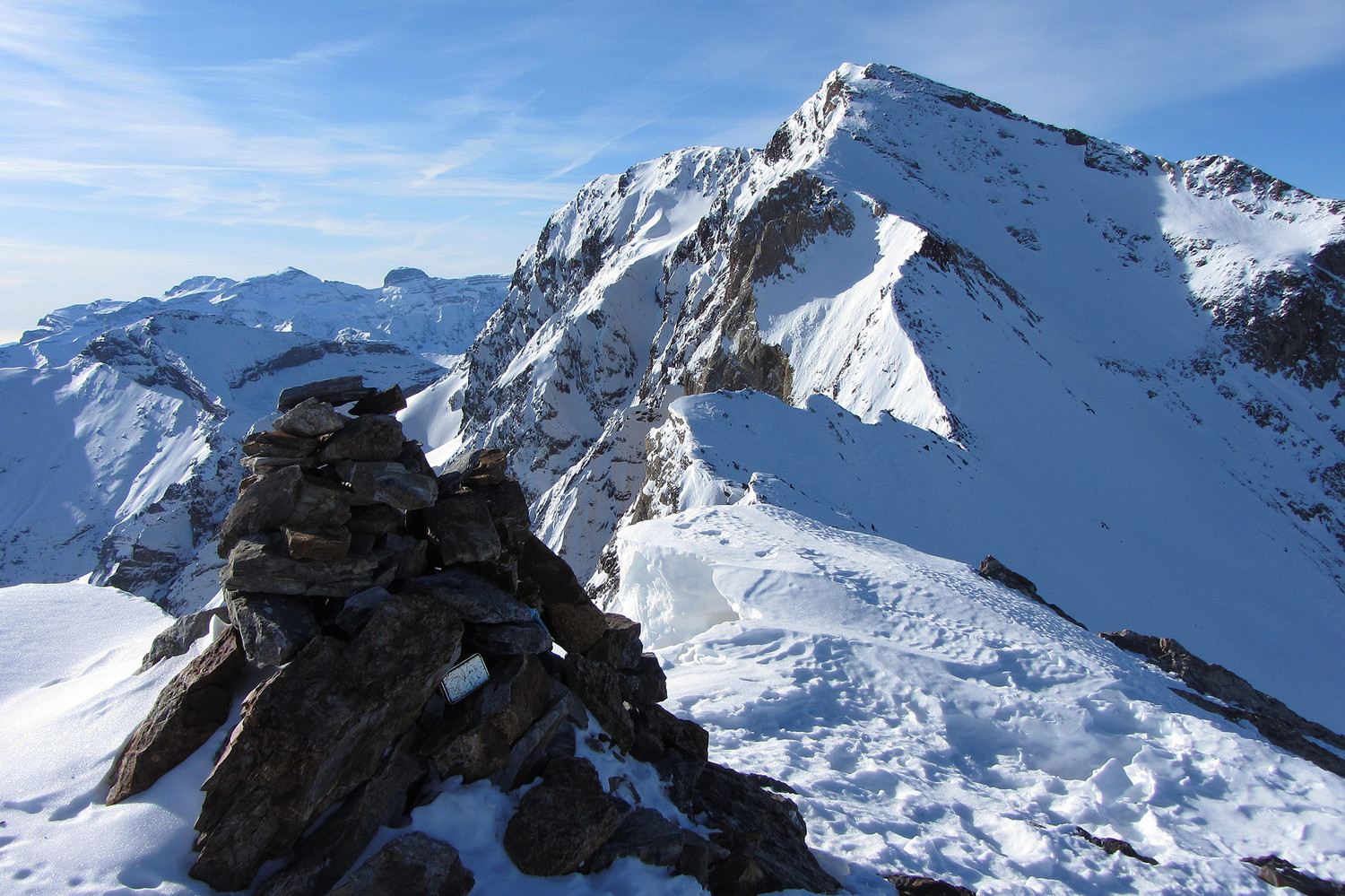 Estaragneko gailurra. Atzean Campbieil-Lentilla, eta Monte Perdido