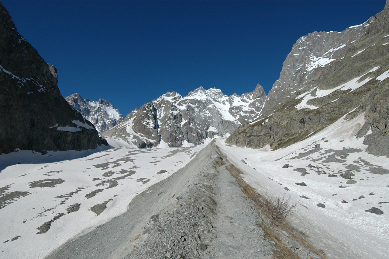 Moraine du Glacier Noir, Pic Coolidge, Barre des Ecrins