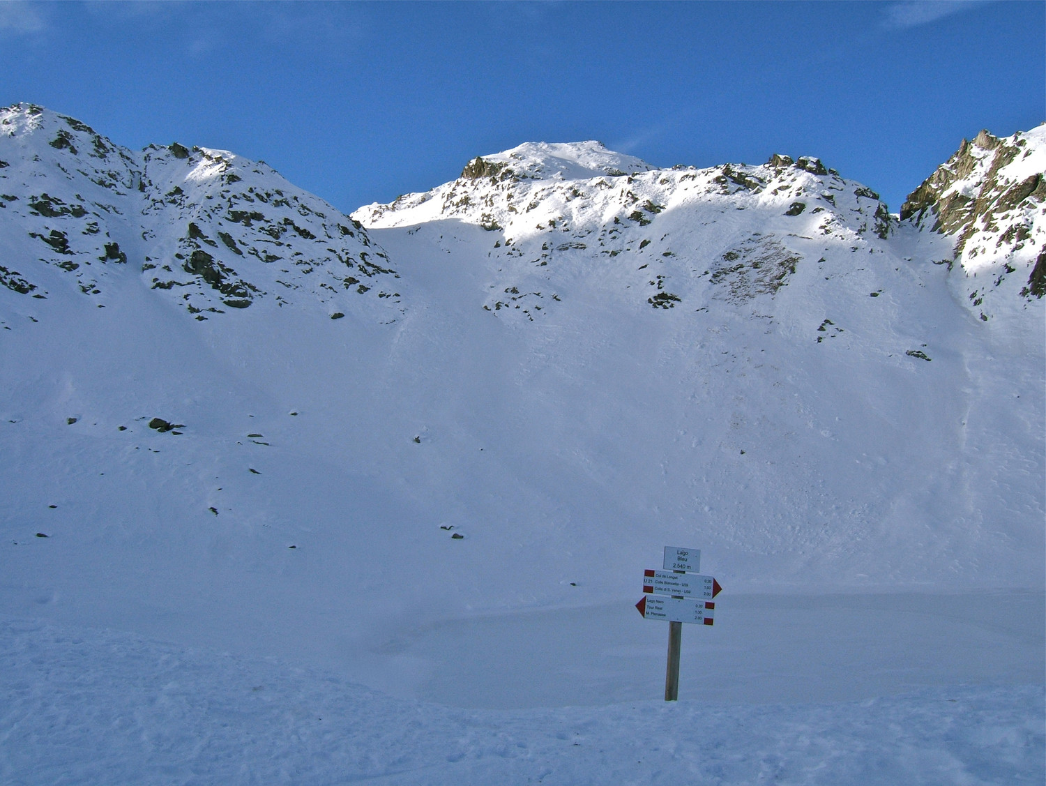 Le Lac Bleu et le Col du Longet.