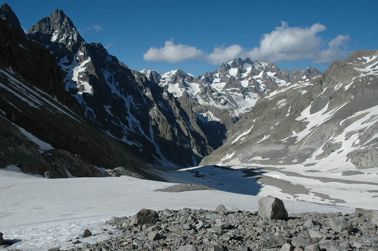 Glacier Noir, vue vers l'E : Pointe de la Grande Sagne à gauche, et les Agneaux