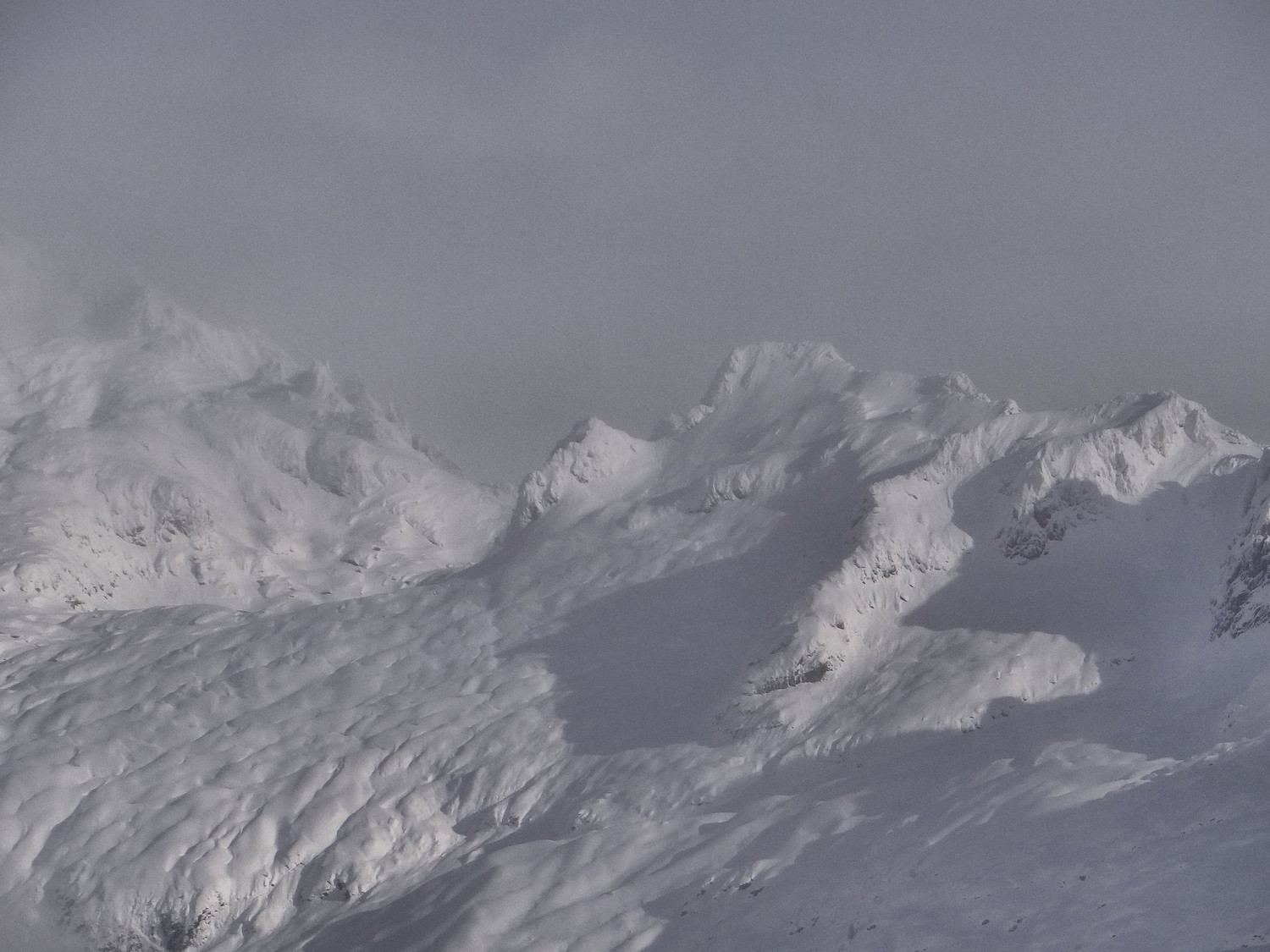 Impressionnant l'enneigement sur l'envers des aiguilles Rouges