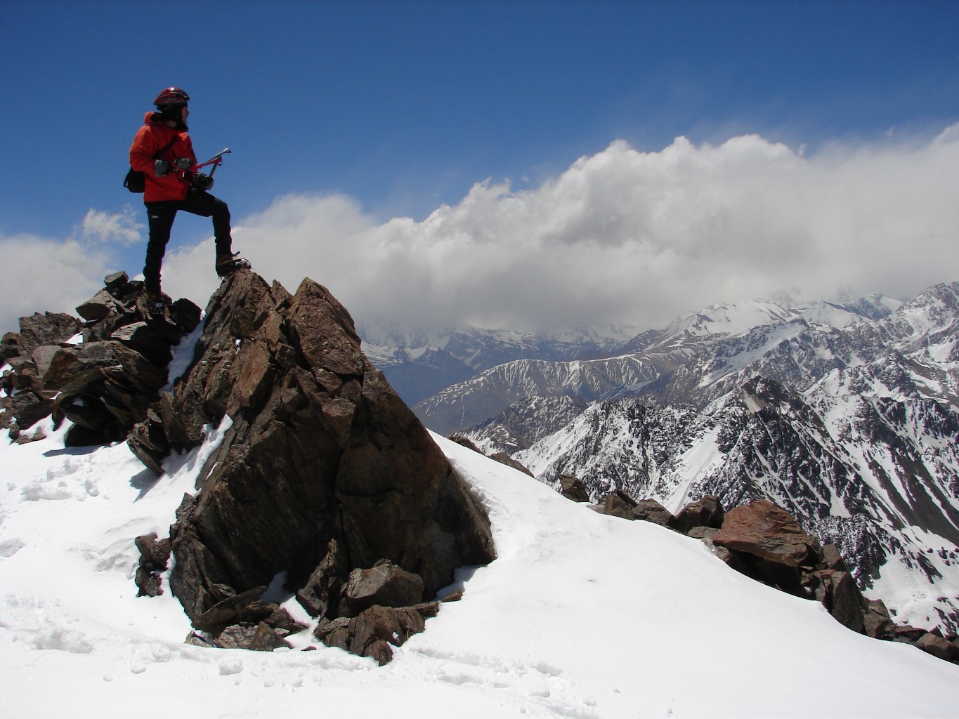 Roberto en la cumbre del Huarpe