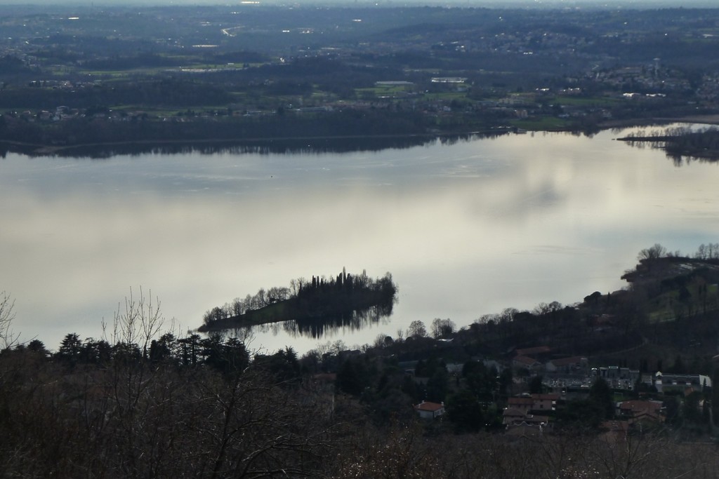 Lago di Pusiano ed Isola dei Cipressi