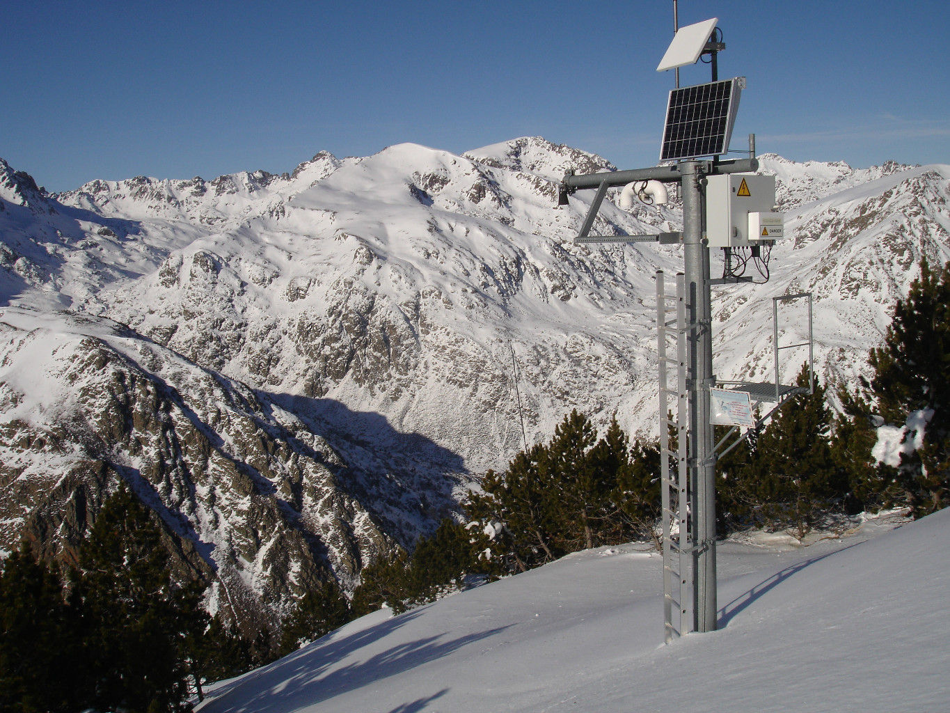 Nivose de l'hospitalet 2364m Boucle Sisca Pedourres et Cylindre d'ascobes en arriere plan
