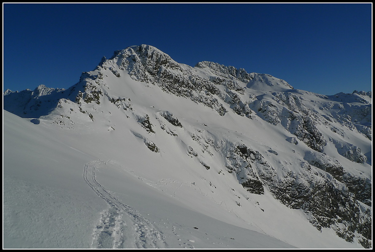 début de descente devant la dent du Pra