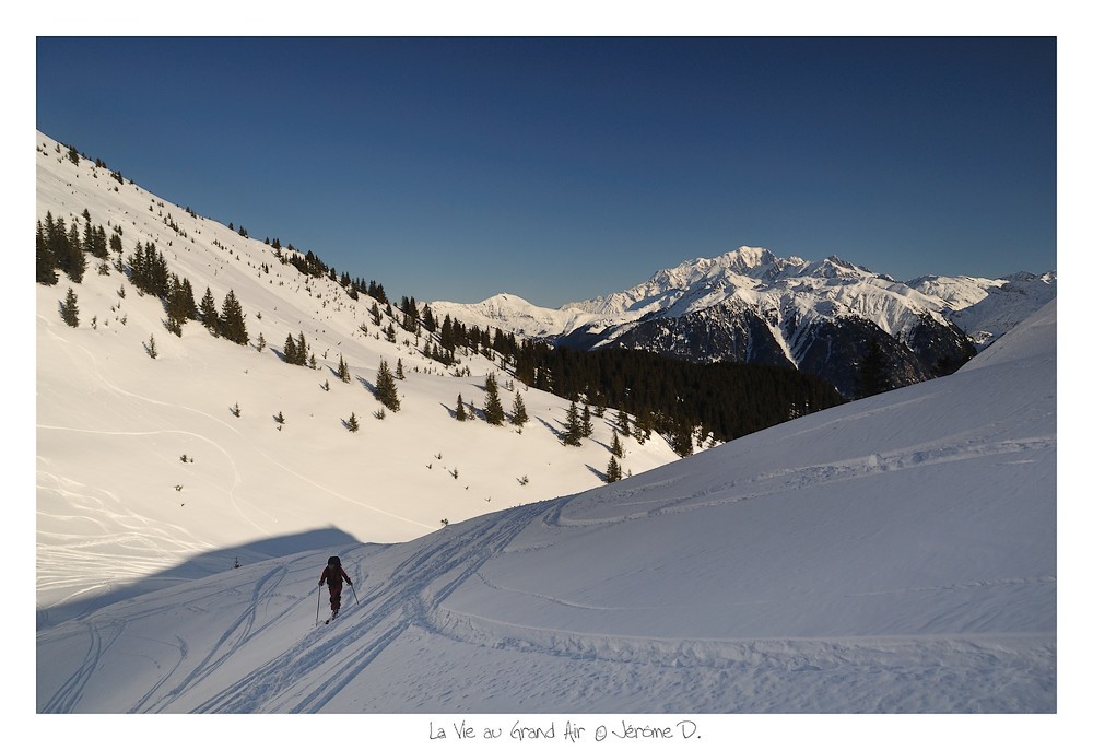 montée au point 1996 sous le regard du Mt Blanc