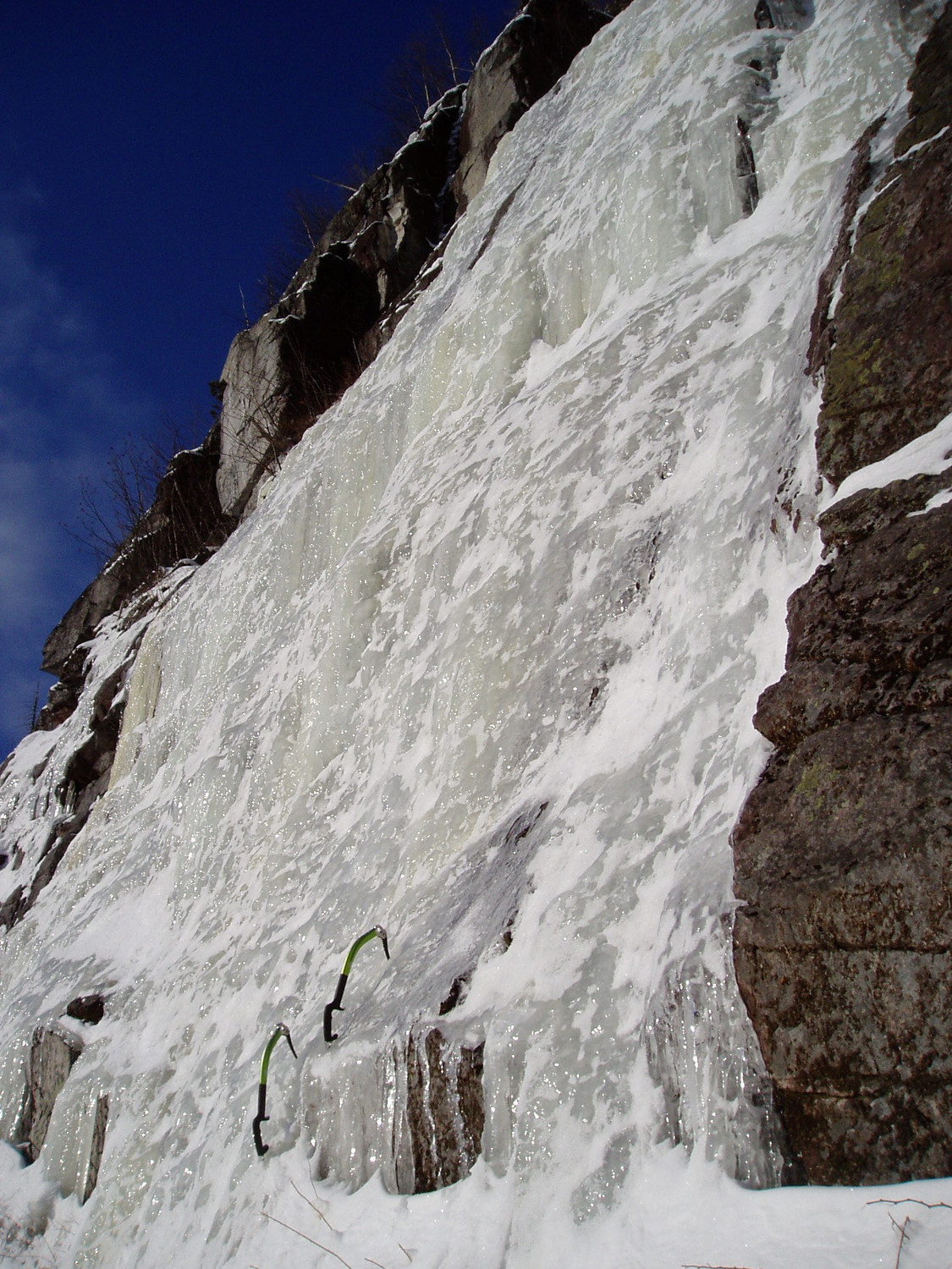 Cascade du Dôme : glace + soleil = cadeau de Noel