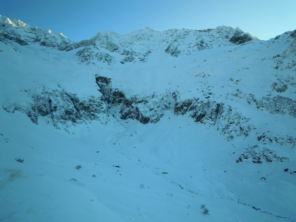 Les cascades au dessus du refuge de l'Oule, pas grand chose de formé...