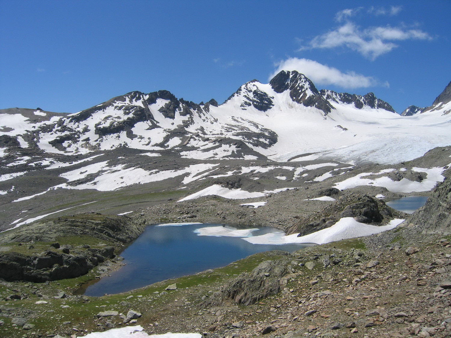 les Sauvages, du petit lac Gris