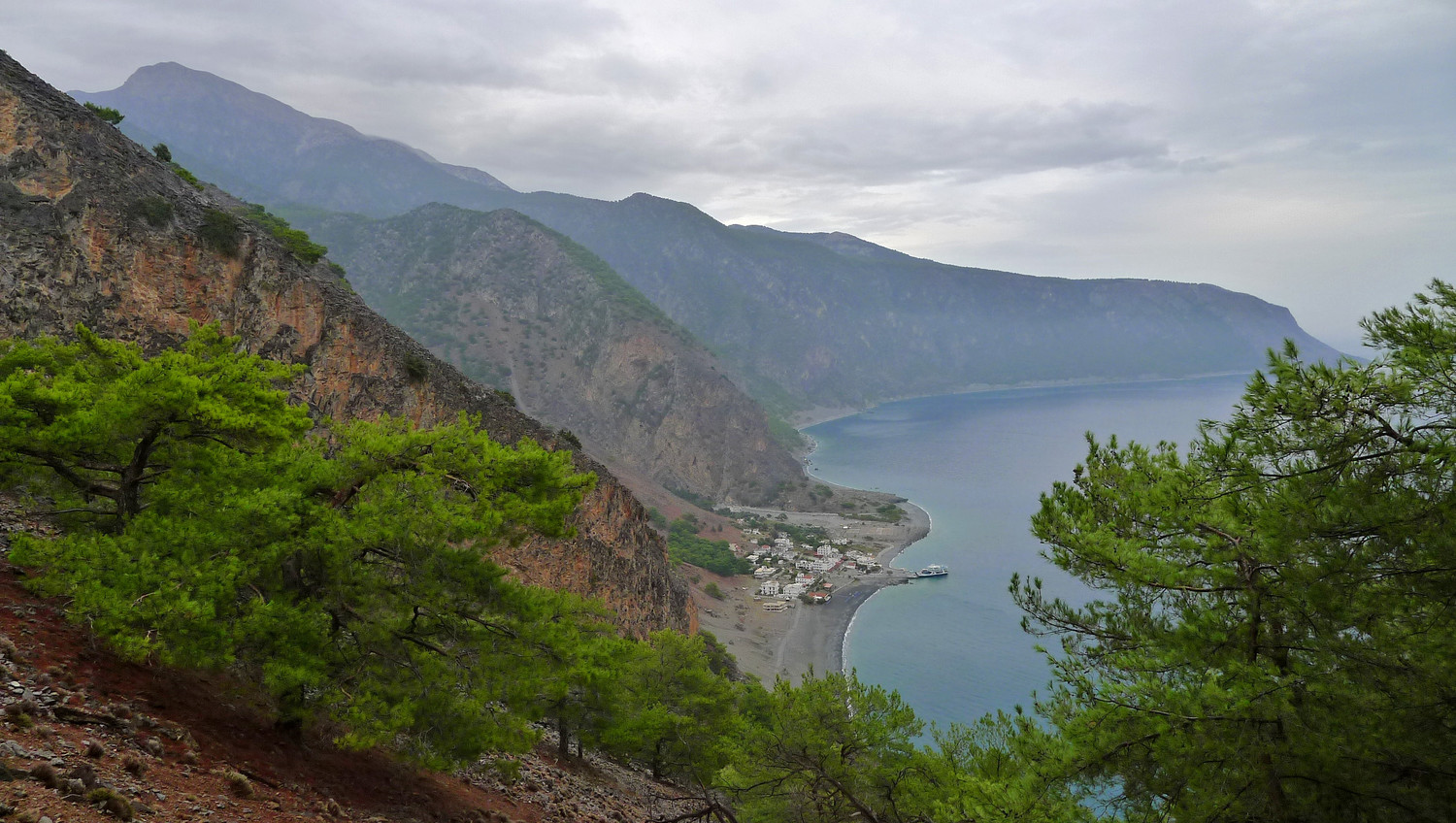 Le village de Roumeli est en vue