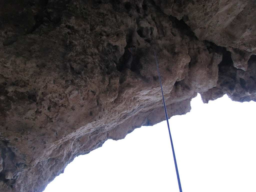 rhodos dans son trou au-dessus du vide