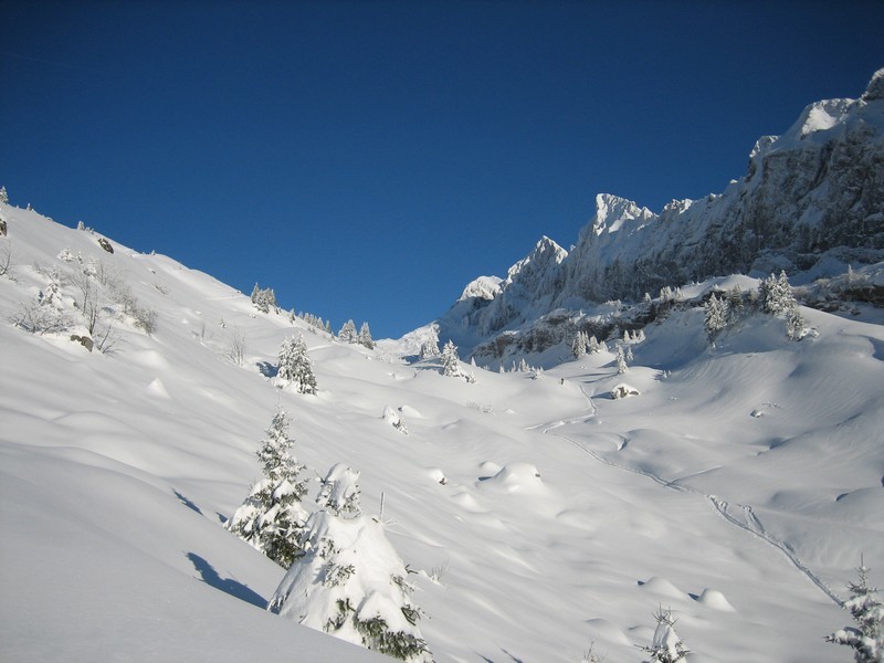 Au retour, une trace pour le Col de Bostan