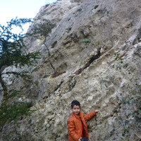 à Oppede vaucluse,  un  grimpeur devant " ben 10 "