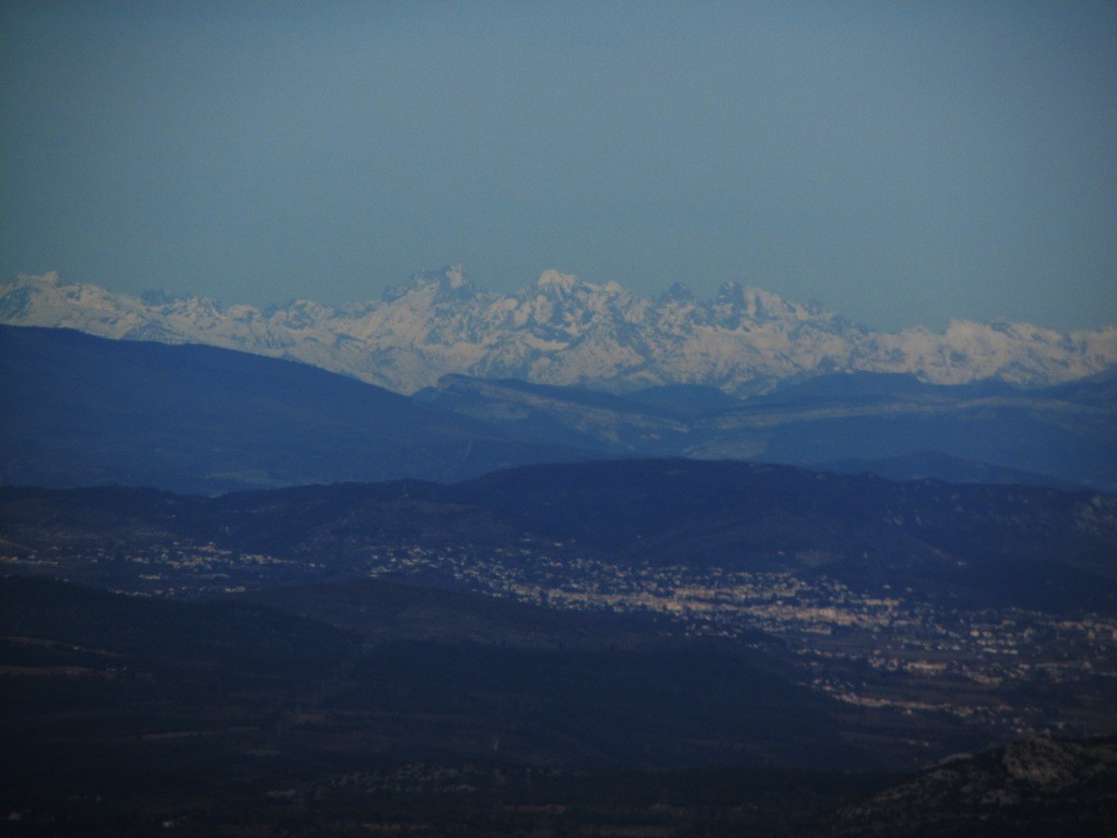 les Ecrins vus de la Sainte-Victoire