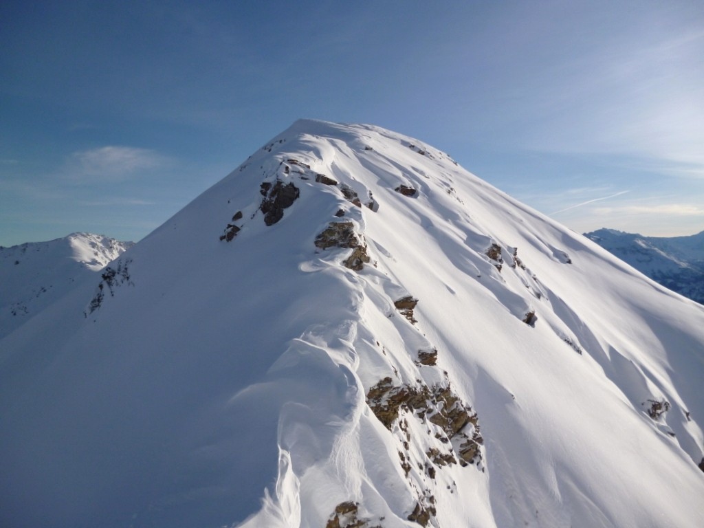 L'arête sommitale du Flassin, bien chargée de neige